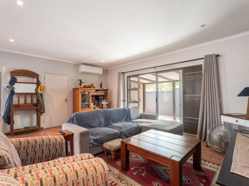 3-Bedroom Family Home for Sale in De Oude Wingerd - Paarl - Photo 6