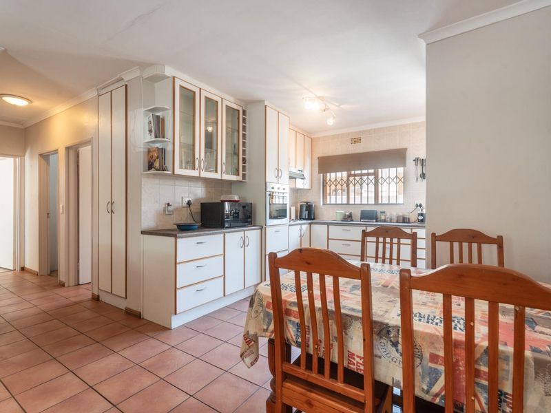 3-Bedroom Family Home for Sale in De Oude Wingerd - Paarl - Photo 8