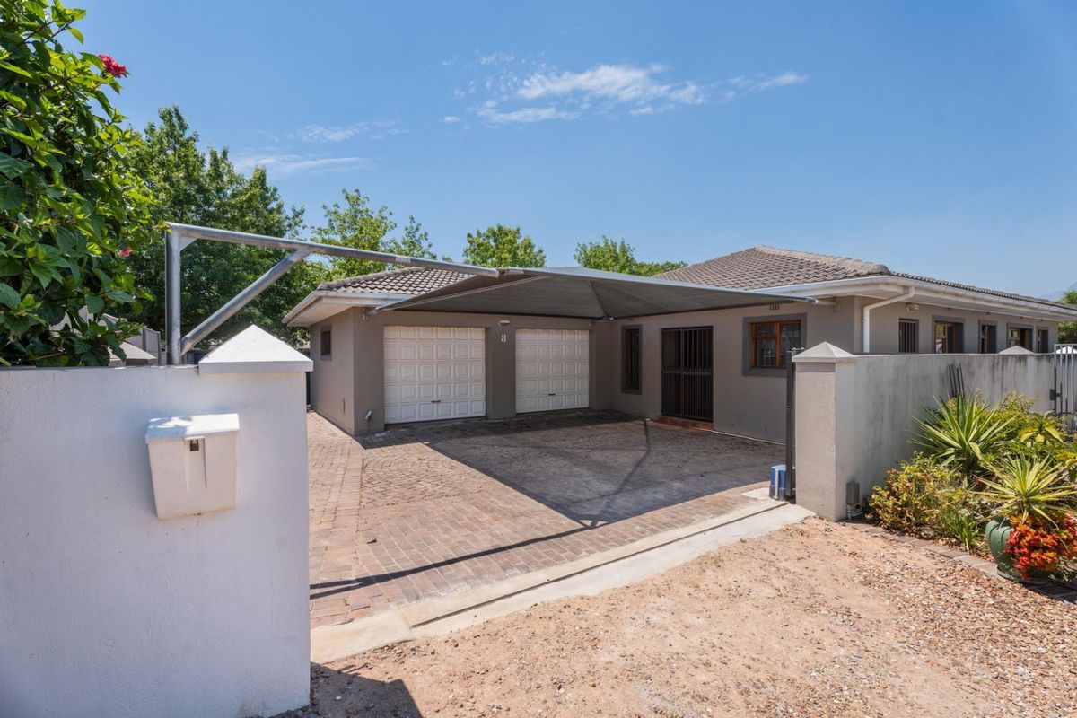 3-Bedroom Family Home for Sale in De Oude Wingerd - Paarl - Photo 2