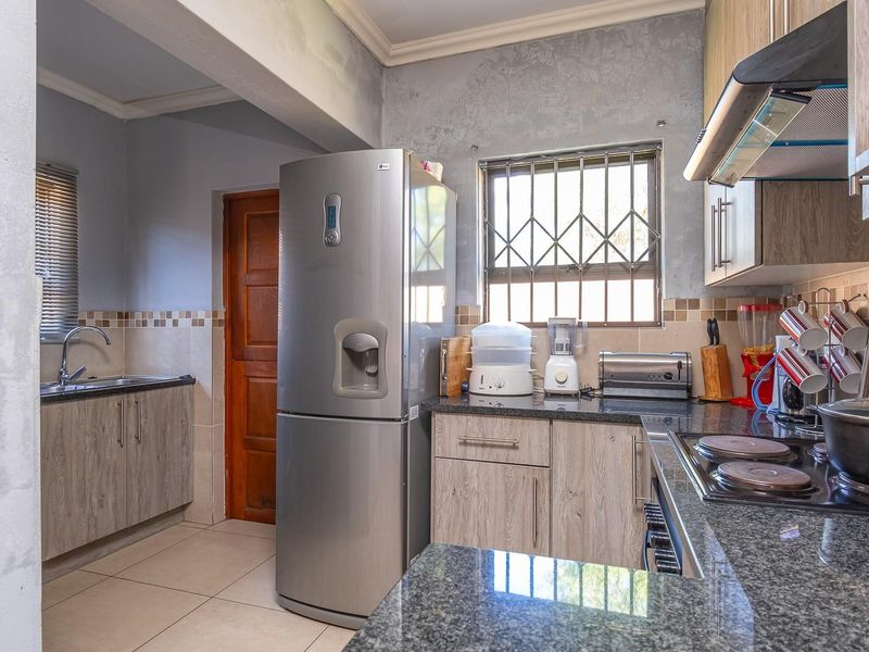 Double-Storey Townhouse with Private Garden in Montana, Pretoria - Photo 10