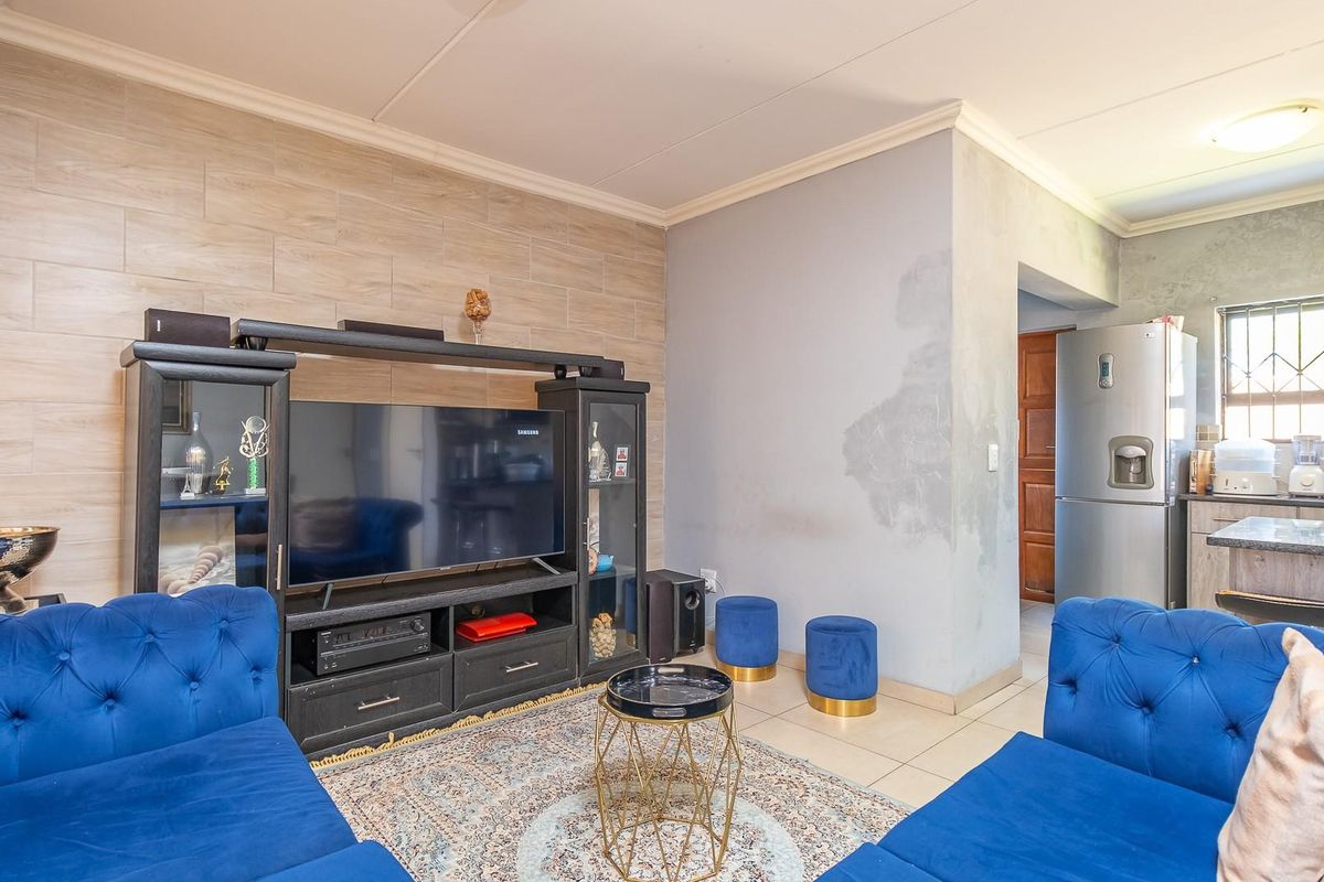 Double-Storey Townhouse with Private Garden in Montana, Pretoria - Photo 4