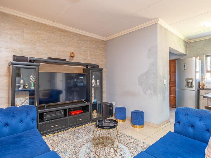 Double-Storey Townhouse with Private Garden in Montana, Pretoria - Photo 4