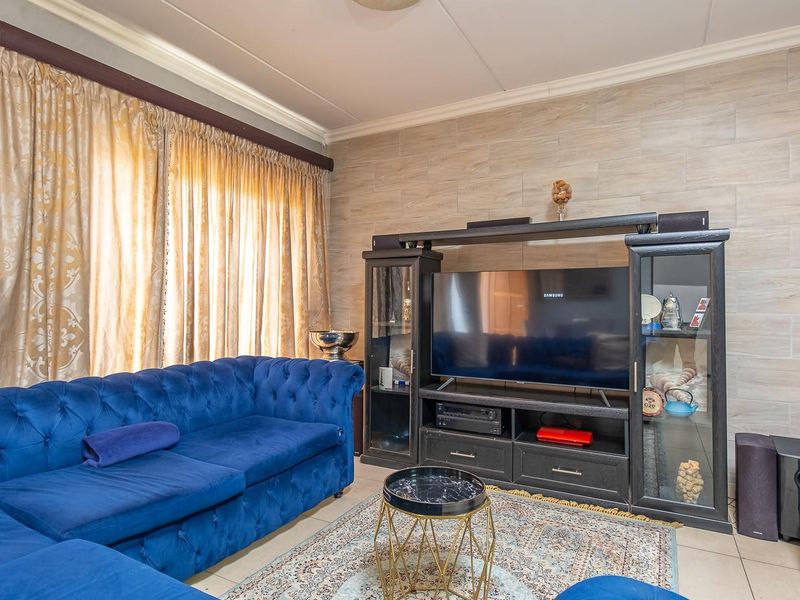 Double-Storey Townhouse with Private Garden in Montana, Pretoria - Photo 3