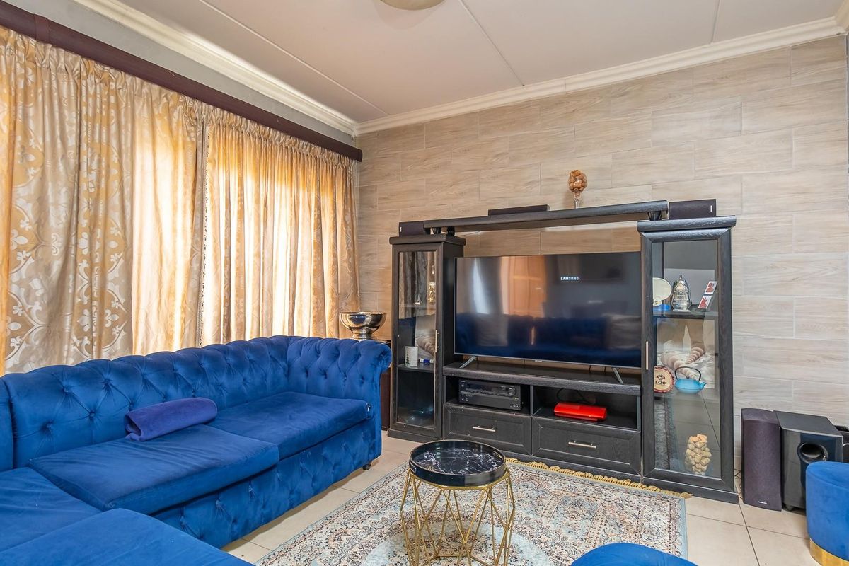 Double-Storey Townhouse with Private Garden in Montana, Pretoria - Photo 3