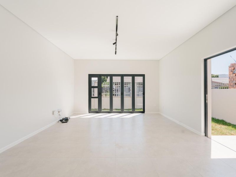 Brand-New 3 Bedroom Home to Rent in Honeydew Country Estate - Photo 8