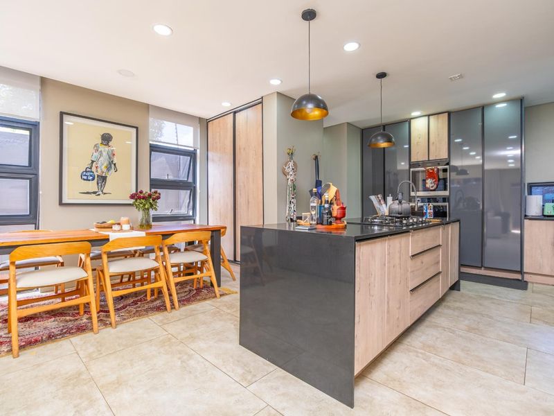 3 Bedrooms, 3.5 Bathrooms, 2 Garages, the Perfect cluster home. - Photo 3