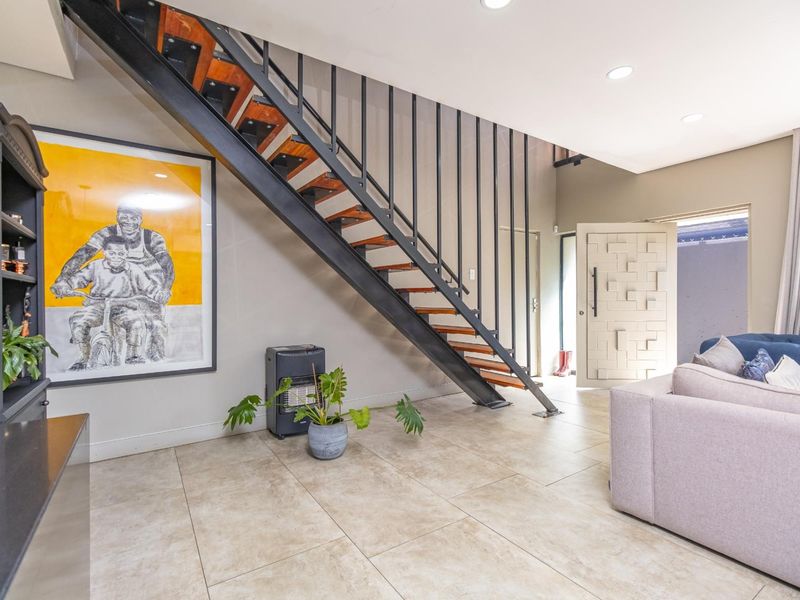 3 Bedrooms, 3.5 Bathrooms, 2 Garages, the Perfect cluster home. - Photo 2