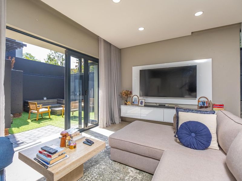 3 Bedrooms, 3.5 Bathrooms, 2 Garages, the Perfect cluster home. - Photo 10