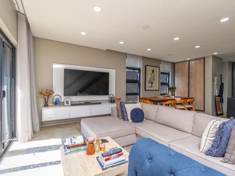 3 Bedrooms, 3.5 Bathrooms, 2 Garages, the Perfect cluster home. - Photo 9