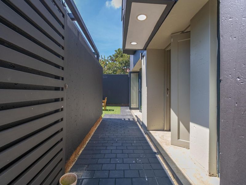 3 Bedrooms, 3.5 Bathrooms, 2 Garages, the Perfect cluster home. - Photo 7