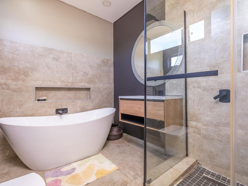 3 Bedrooms, 3.5 Bathrooms, 2 Garages, the Perfect cluster home. - Photo 4