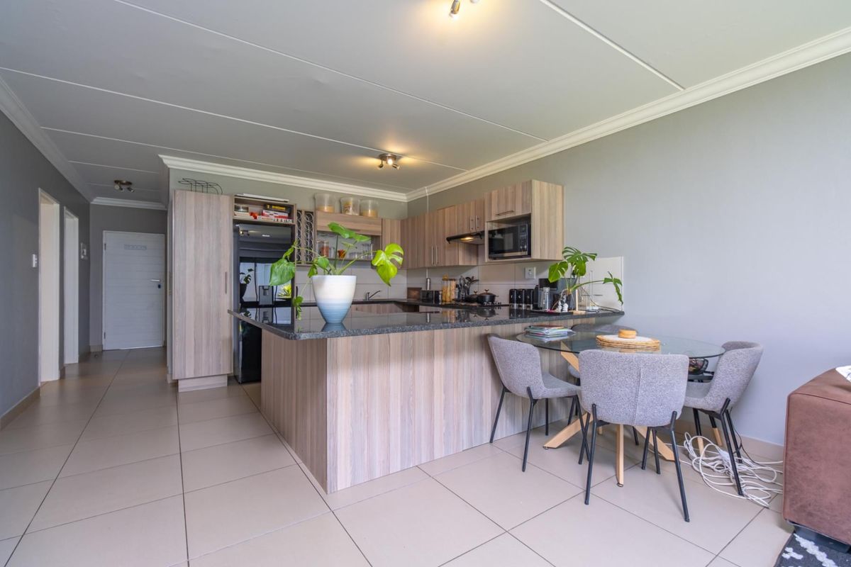 Three-Bedroom Garden Retreat - Photo 2