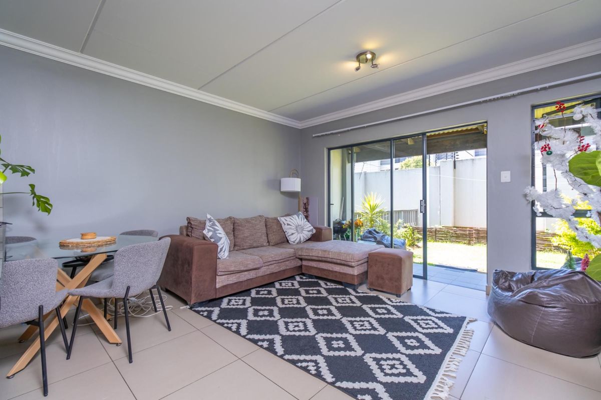 Three-Bedroom Garden Retreat - Photo 3