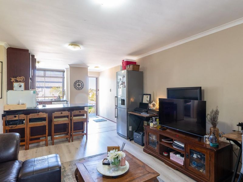 2 BEDROOM APARTMENT - POPULAR KENRIDGE - Photo 8