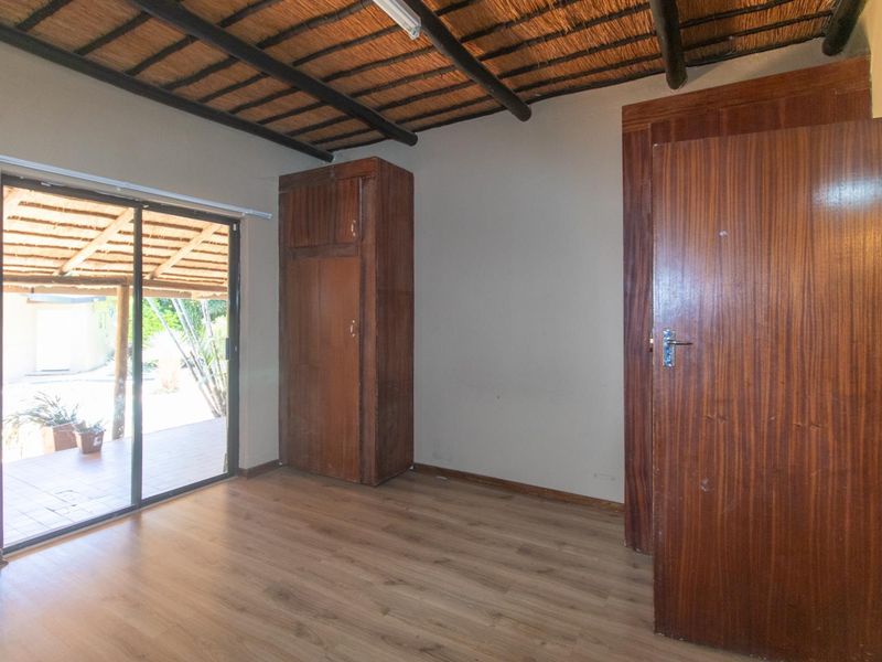 Exceptional Multi-Use Property with Main Home, Flatlets and Pool - Photo 10