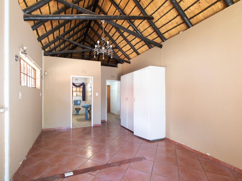 Exceptional Multi-Use Property with Main Home, Flatlets and Pool - Photo 9