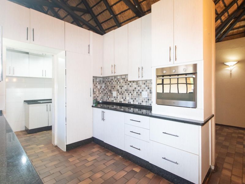 Exceptional Multi-Use Property with Main Home, Flatlets and Pool - Photo 6