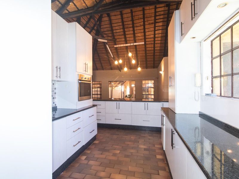 Exceptional Multi-Use Property with Main Home, Flatlets and Pool - Photo 8