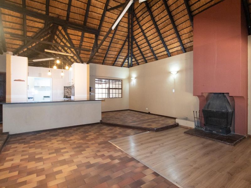 Exceptional Multi-Use Property with Main Home, Flatlets and Pool - Photo 5