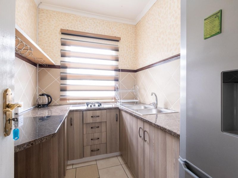 Fully Furnished 2-Bedroom Apartment in Merrivale - Photo 10