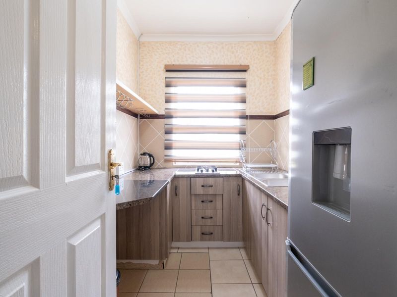 Fully Furnished 2-Bedroom Apartment in Merrivale - Photo 9