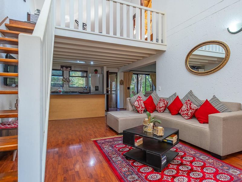 Charming Two-bedroom- Two-bathroom, Loft retreat - Photo 4