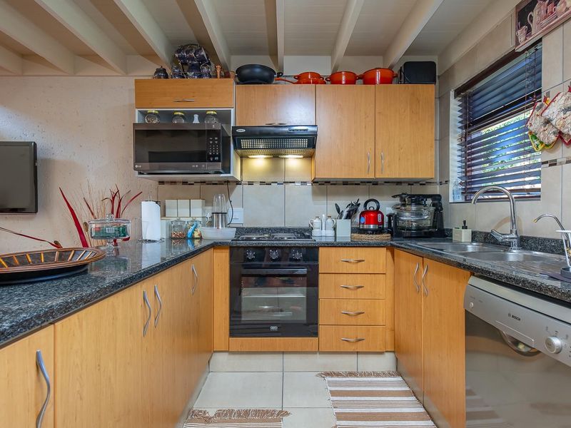 Charming Two-bedroom- Two-bathroom, Loft retreat - Photo 9