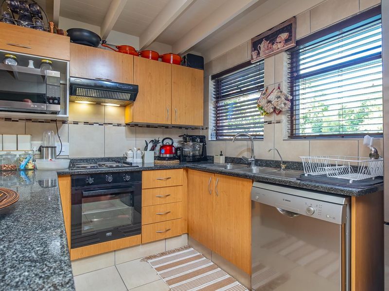 Charming Two-bedroom- Two-bathroom, Loft retreat - Photo 8