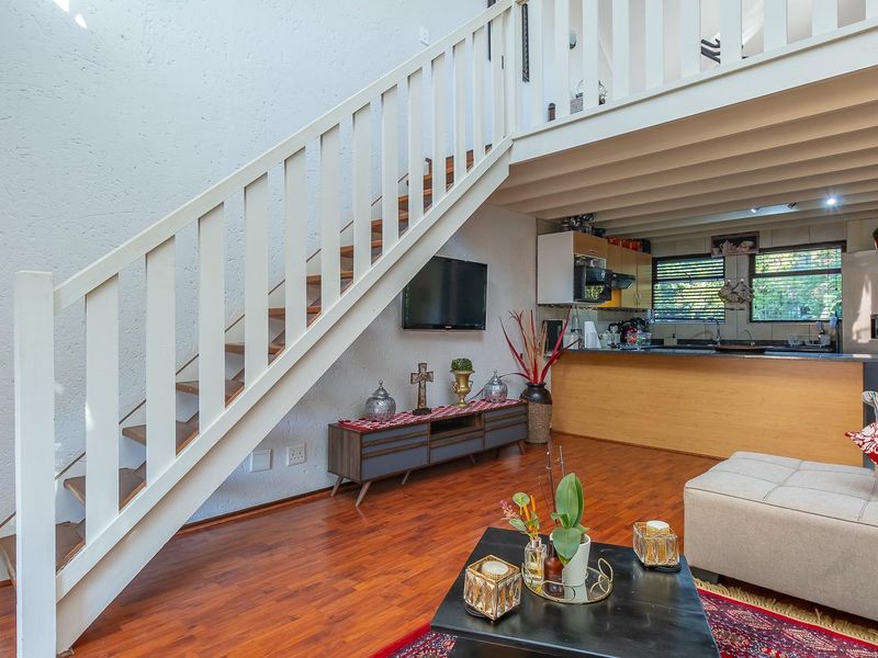 Charming Two-bedroom- Two-bathroom, Loft retreat - Photo 6