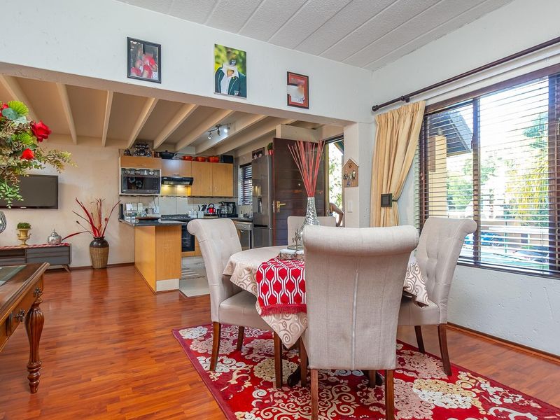 Charming Two-bedroom- Two-bathroom, Loft retreat - Photo 8