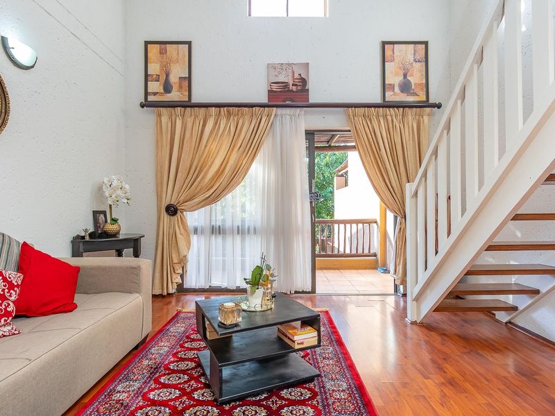 Charming Two-bedroom- Two-bathroom, Loft retreat - Photo 2