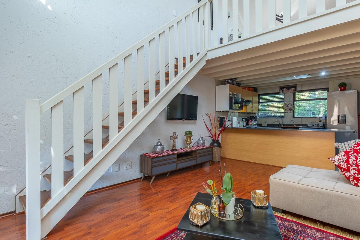 Charming Two-bedroom- Two-bathroom, Loft retreat - Photo 3