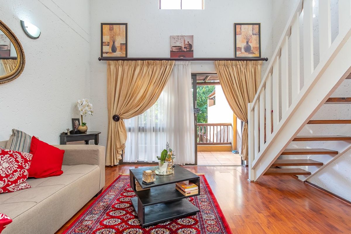 Charming Two-bedroom- Two-bathroom, Loft retreat - Photo 2