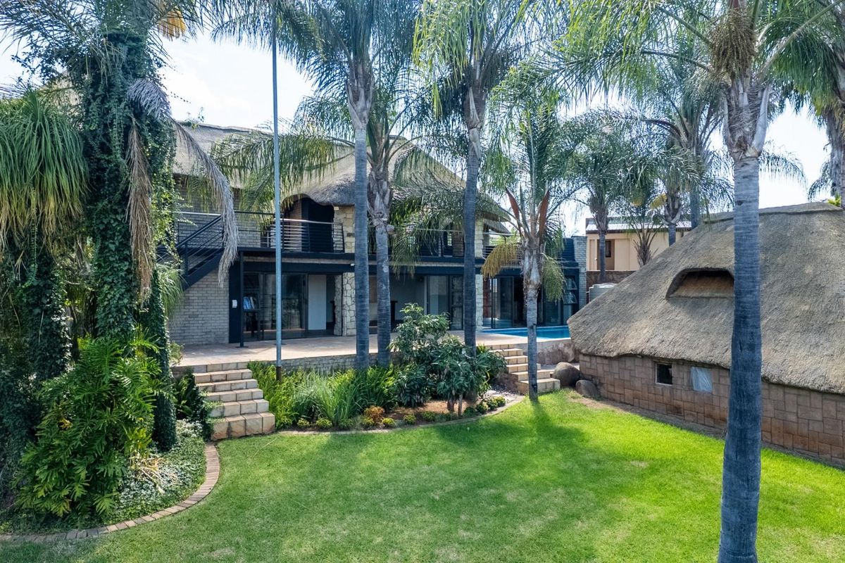 Escape the Ordinary with this beautiful 5 Bedroom property! - Photo 5