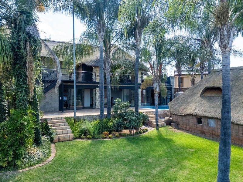 Escape the Ordinary with this beautiful 5 Bedroom property! - Photo 5