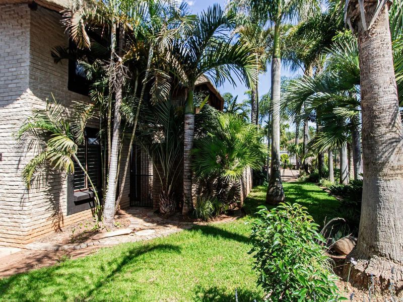 Escape the Ordinary with this beautiful 5 Bedroom property! - Photo 8