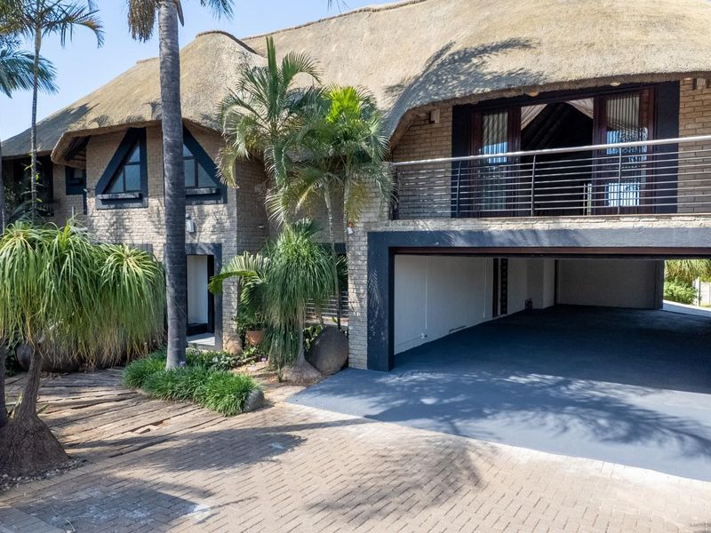 Escape the Ordinary with this beautiful 5 Bedroom property! - Photo 4