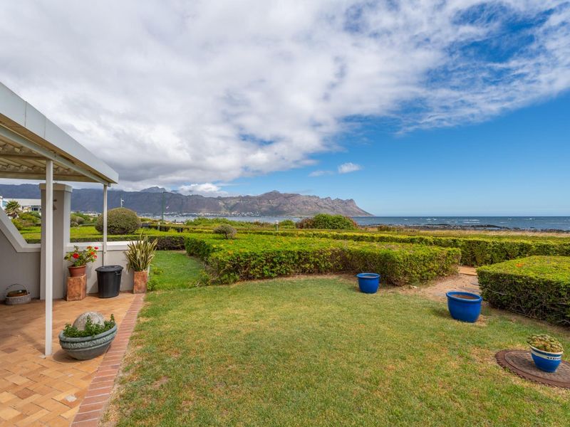 Bask in the splendor of a true coastal lifestyle - Photo 4