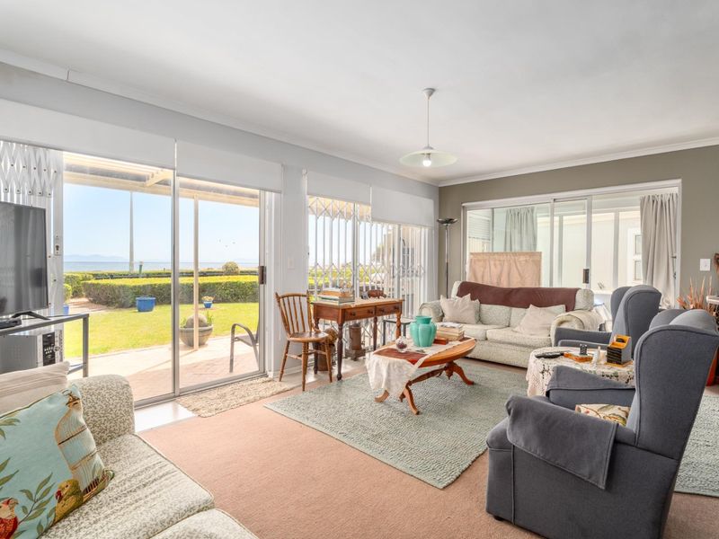 Bask in the splendor of a true coastal lifestyle - Photo 7