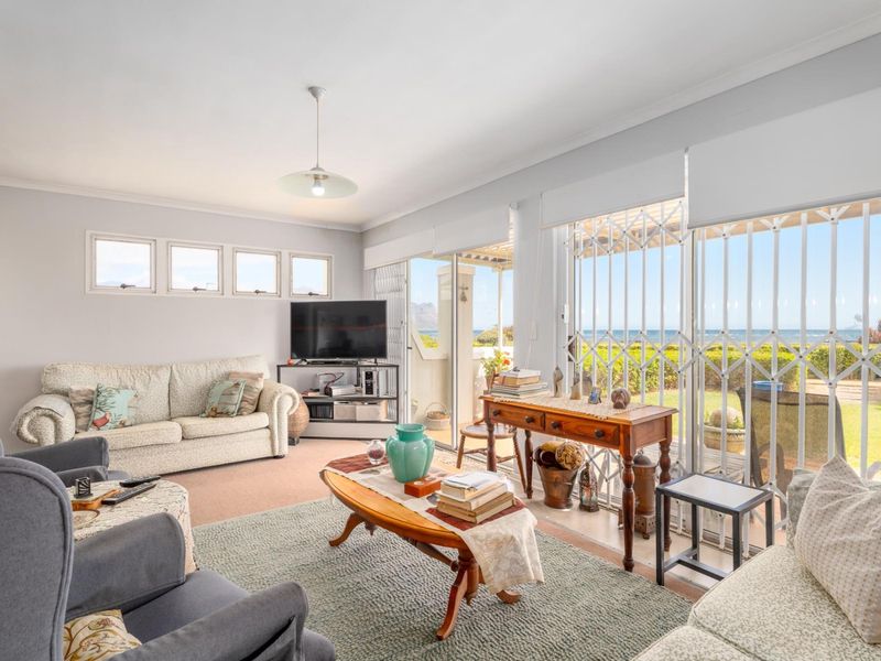 Bask in the splendor of a true coastal lifestyle - Photo 6