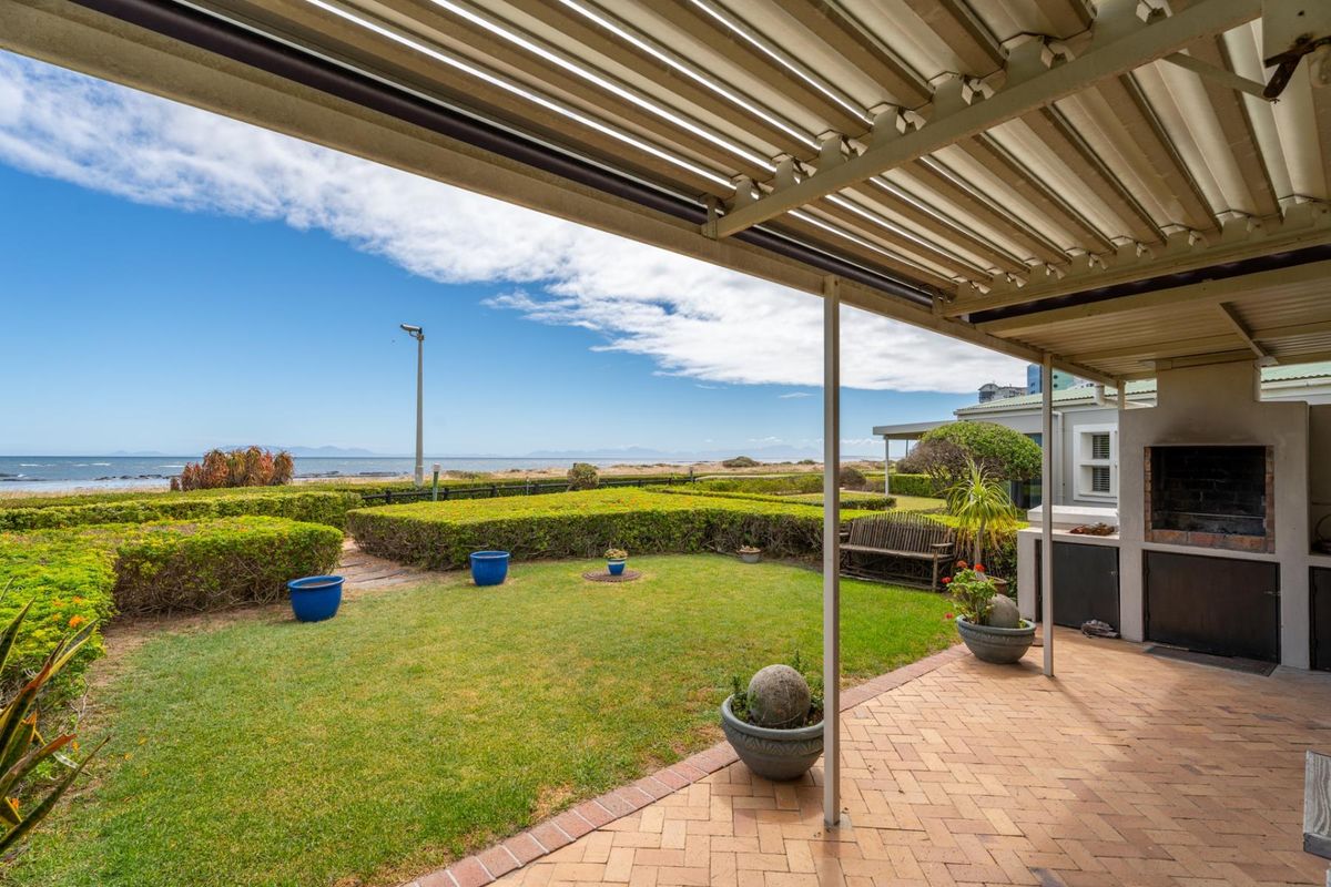 Bask in the splendor of a true coastal lifestyle - Photo 3