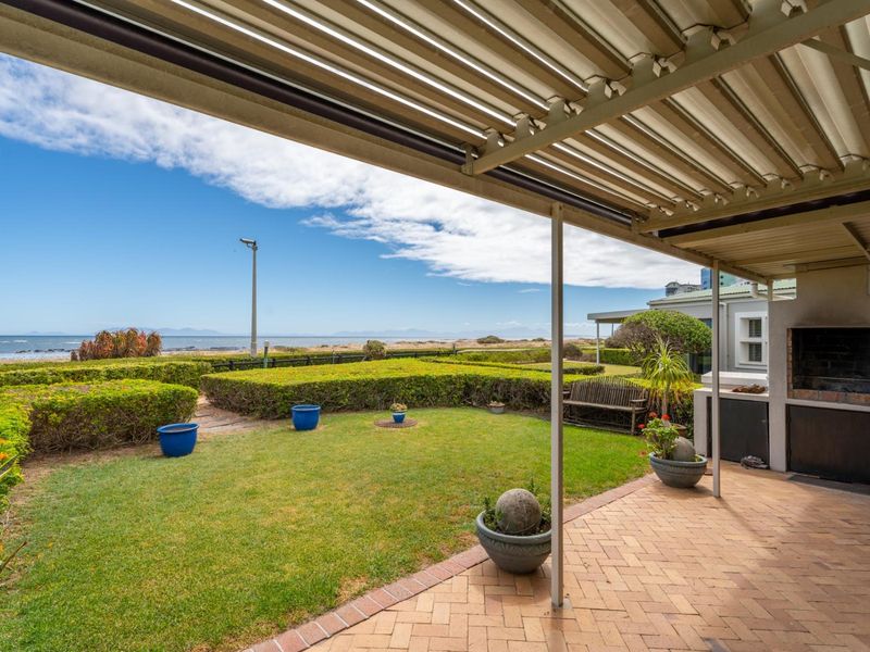 Bask in the splendor of a true coastal lifestyle - Photo 3