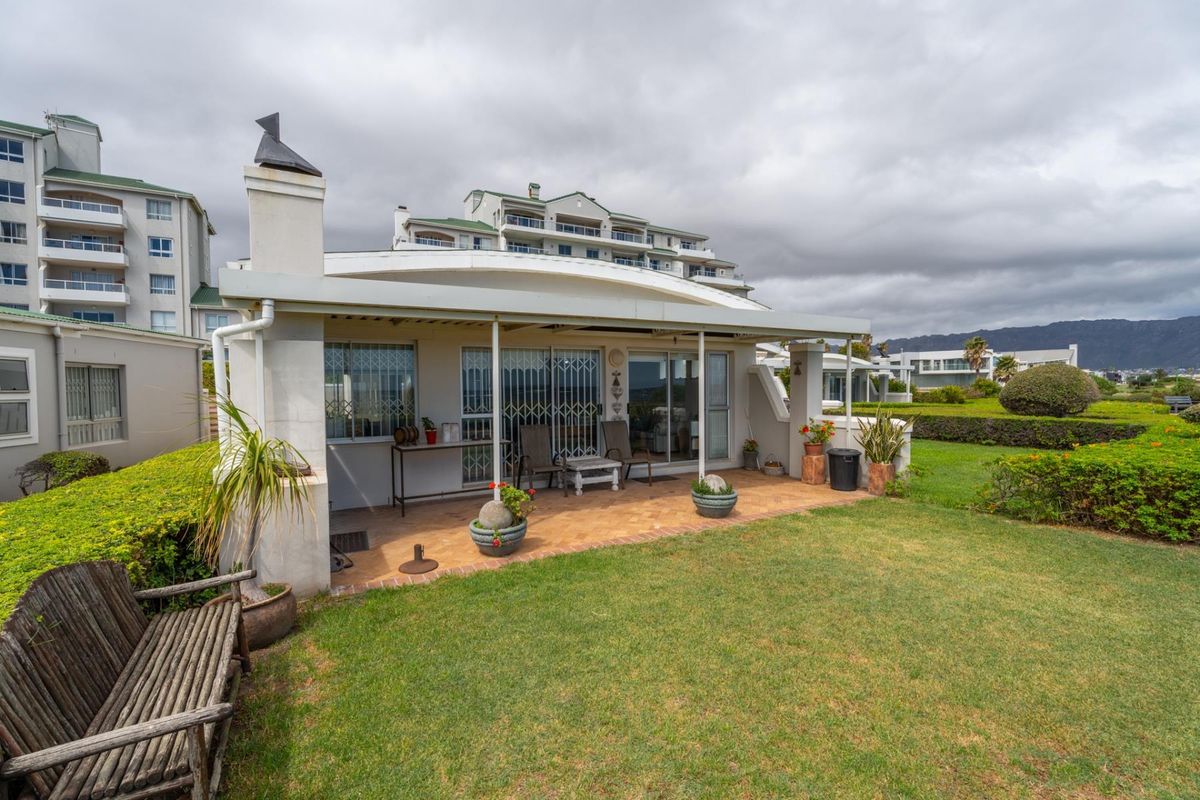 Bask in the splendor of a true coastal lifestyle - Photo 2