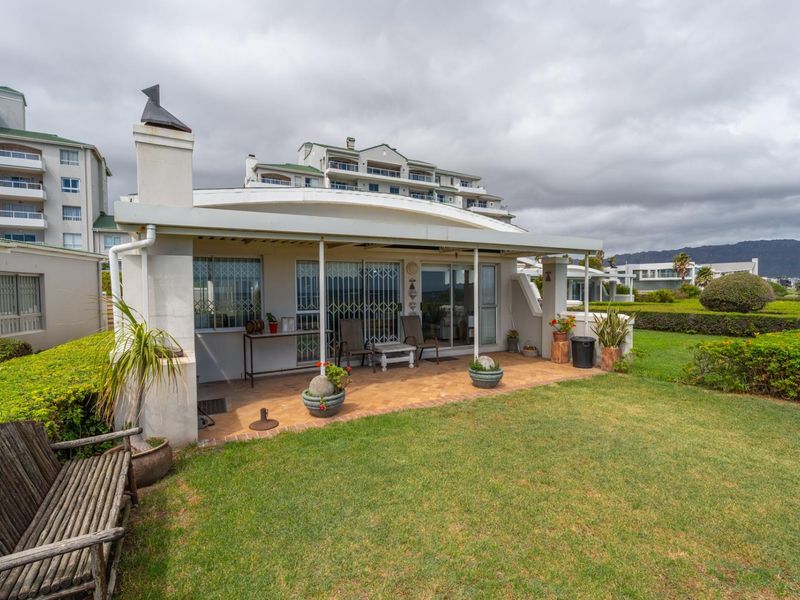 Bask in the splendor of a true coastal lifestyle - Photo 2