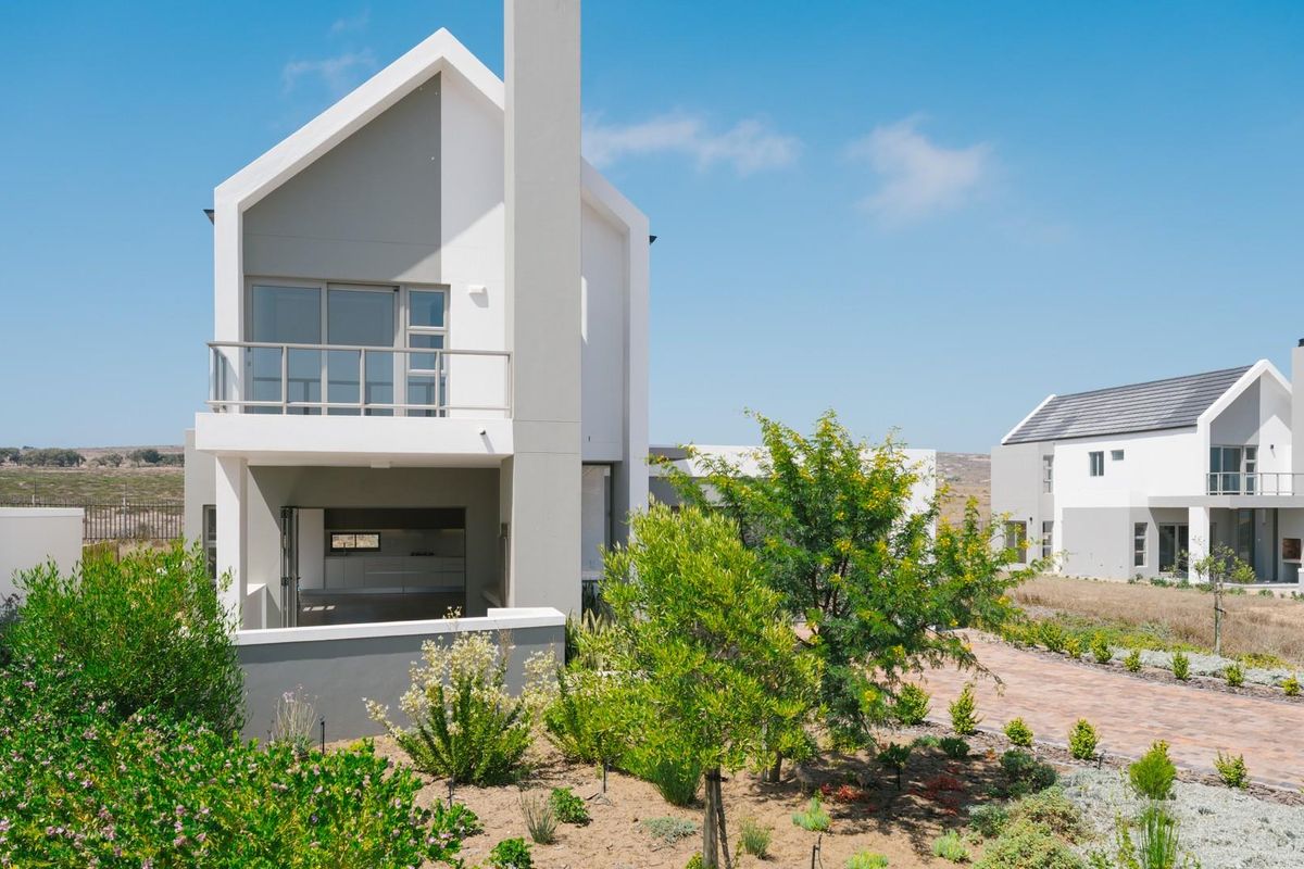 Modern Comfort in the Heart of Chardon - No Transfer Duty - Photo 3