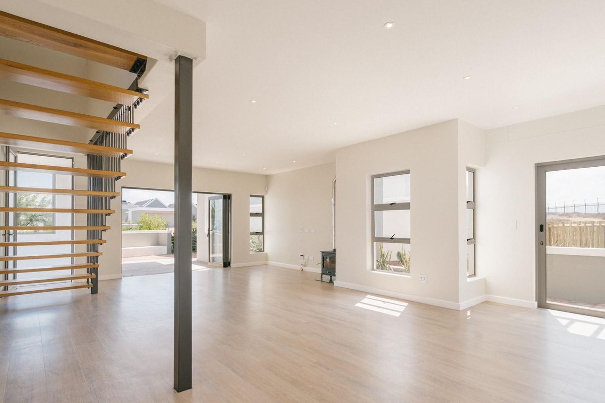 Modern Comfort in the Heart of Chardon - No Transfer Duty - Photo 4