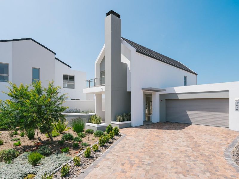 Modern Comfort in the Heart of Chardon - No Transfer Duty - Photo 2