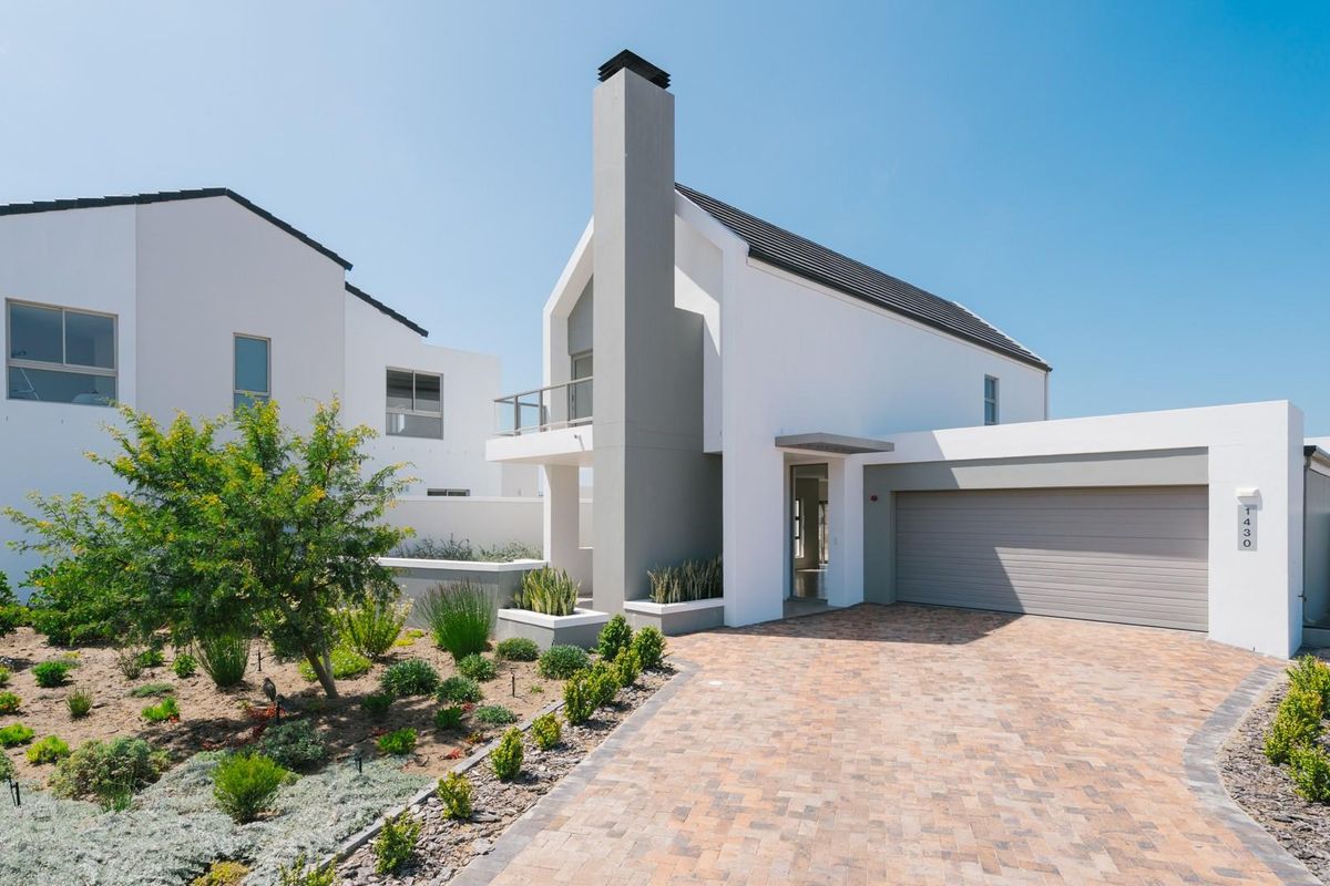 Modern Comfort in the Heart of Chardon - No Transfer Duty - Photo 2