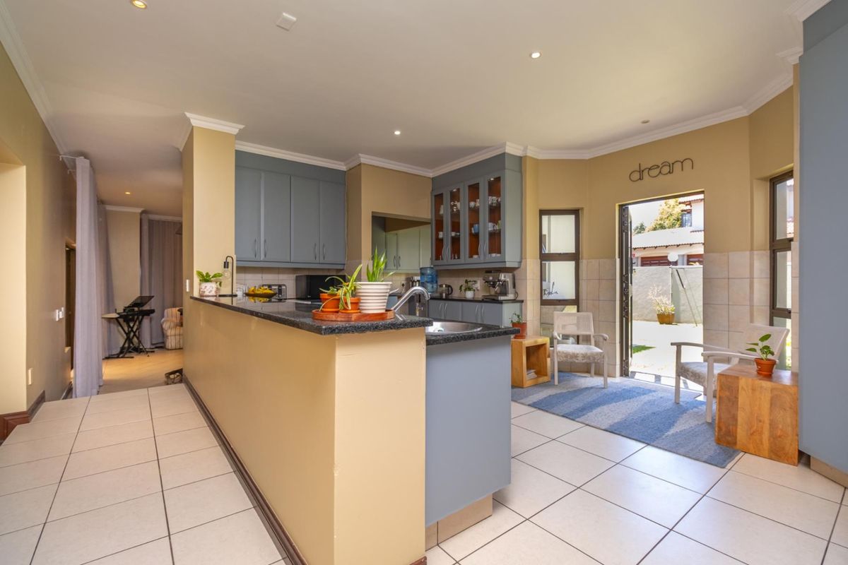 House Under Offer in Broadacres Sandton - Photo 3