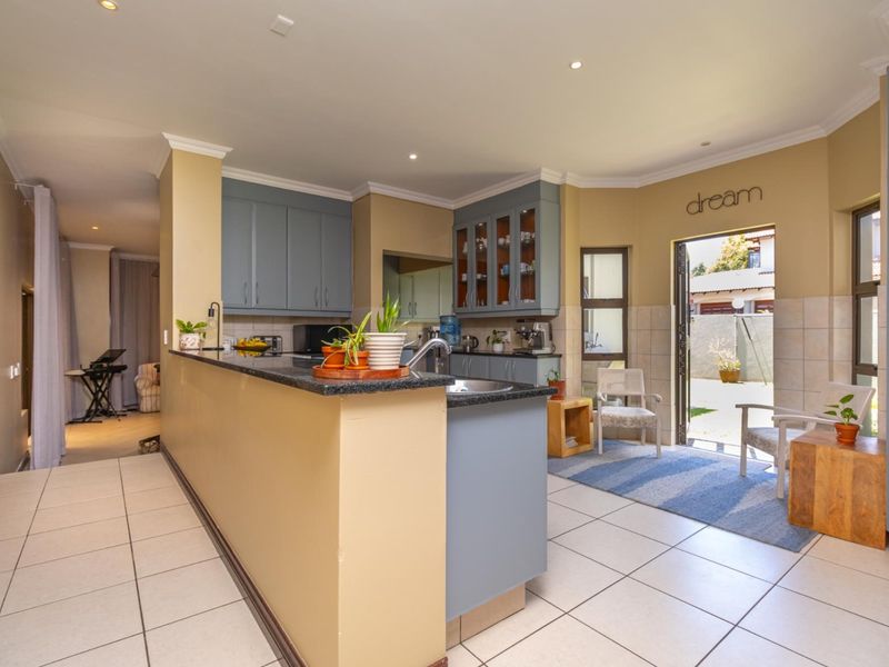 House Under Offer in Broadacres Sandton - Photo 3